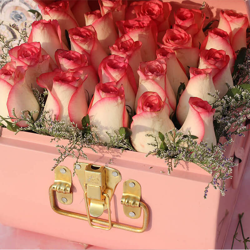 Pink Metal Trunk Of 25 Jumilia Roses