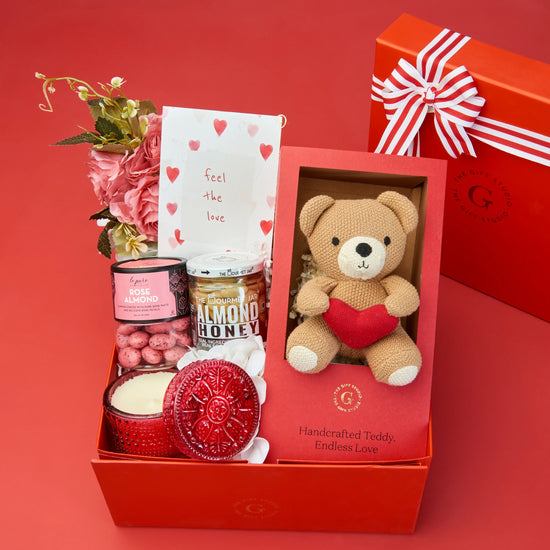 Order Cuddle Me Teddy Hamper Online – The Gift Studio