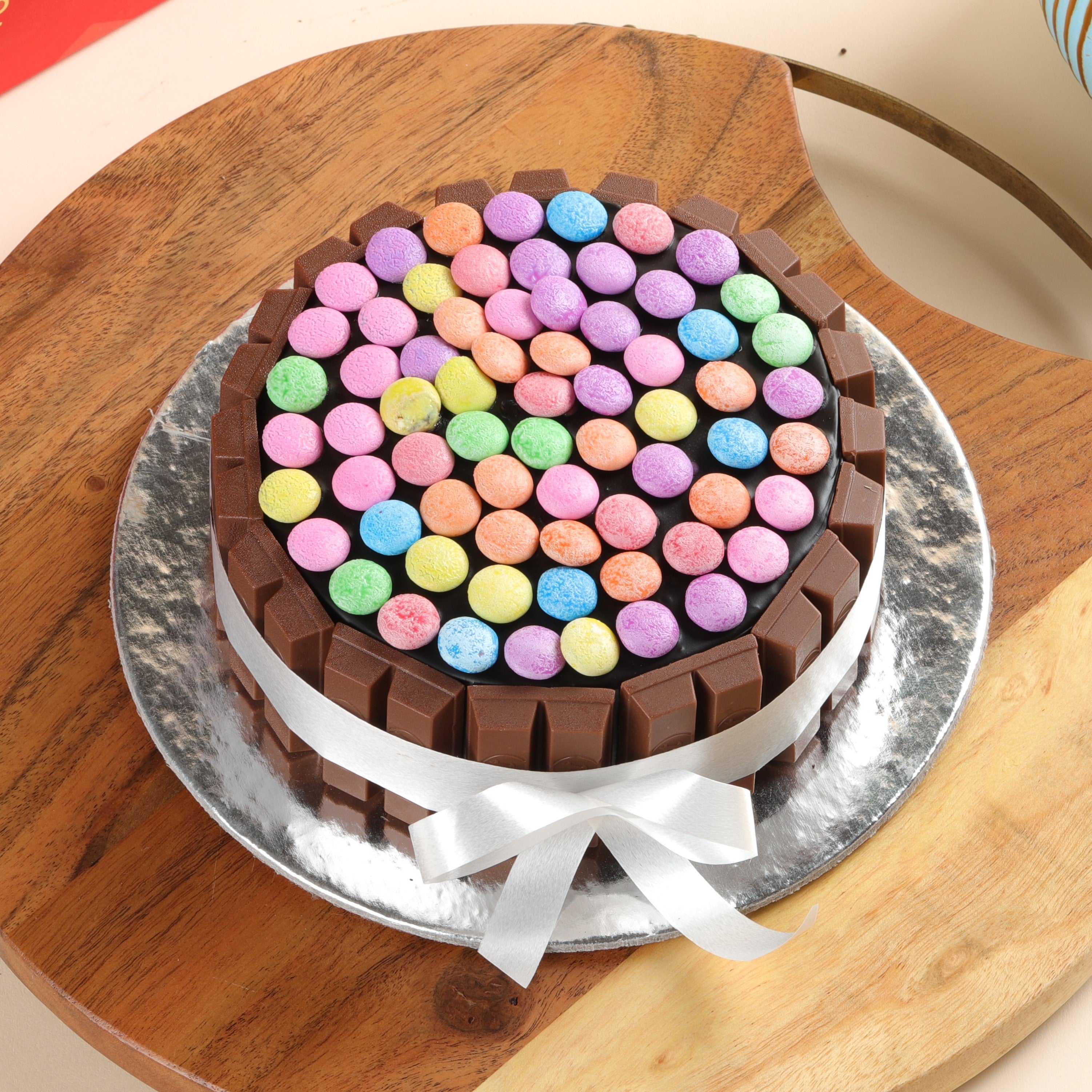 Order KitKat Special Birthday Cake Online in India - IndiaGiftsKart